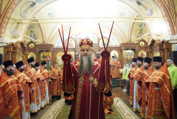 В Дзержинске прошла Божественная литургия в честь Пасхи.