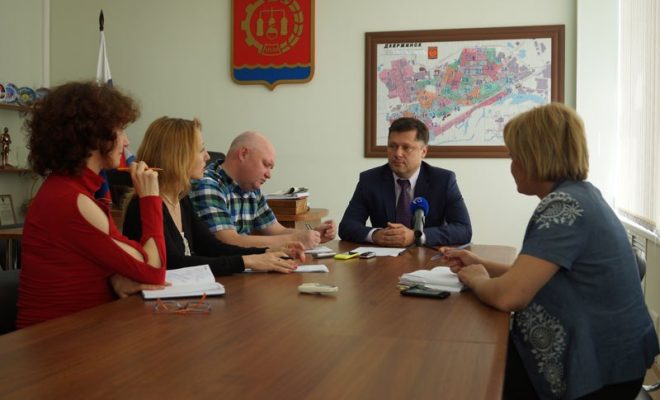 В преддверии приближающегося Дня города глава города Сергей Попов встретился с дзержинскими журналистами
