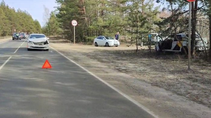 В пригороде Дзержинска столкнулись две легковушки.