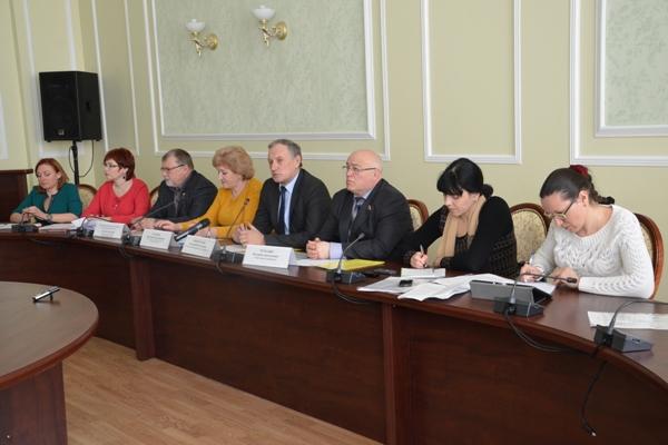 В минувший вторник в Дзержинске состоялось выездное заседание Клуба парламентских журналистов. В ходе визита представителей региональных СМИ познакомили с работой городских учреждений дополнительного образования.