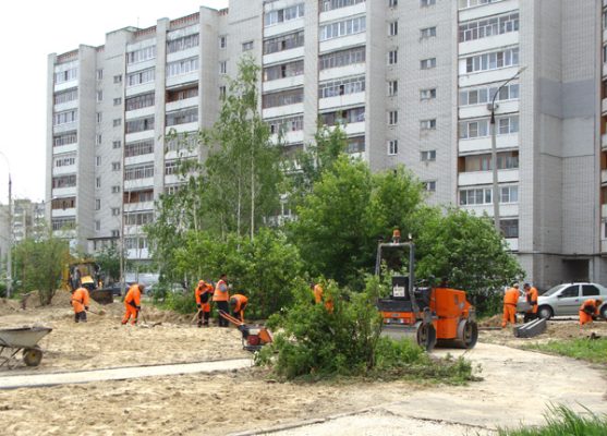 1 июня сотрудникам Дзержинского водоканала удалось завершить проект благоустройства двора по адресу: ул. Петрищева