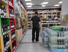 Житель Володарского района ответит за мат в магазине.