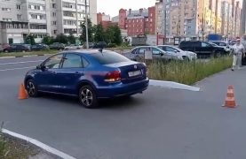 В  Дзержинске велосипедист врезался в легковой автомобиль.