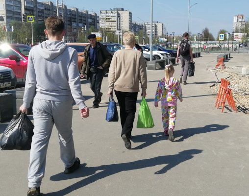 Пенсионерам хотят доплачивать за воспитание детей.