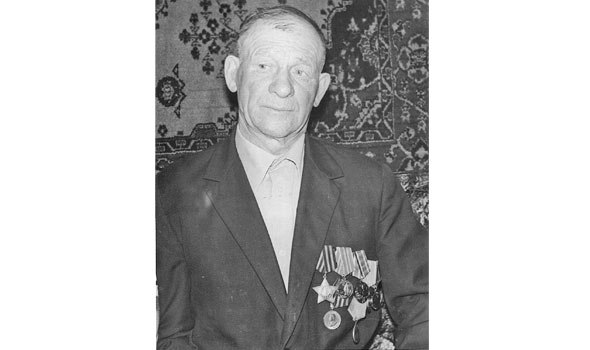 Мой прапрадед Петр Алексеевич Мальцев к началу войны уже был главой большой семьи и отцом троих детей.