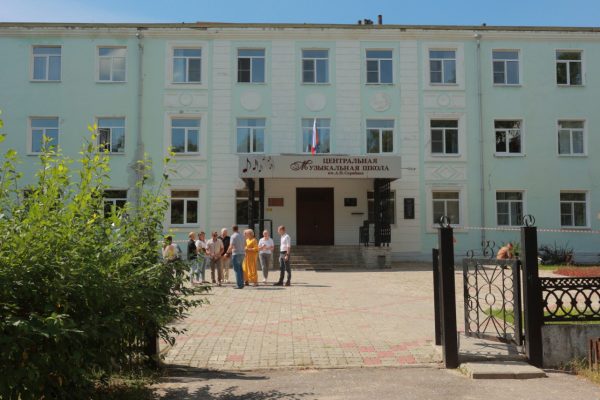 В дзержинской музыкальной школе им. Скрябина кипят сезонные ремонтные работы.