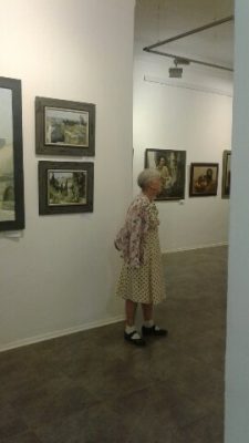 В Дзержинске открылась выставка картин семьи Авериных.