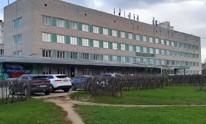 В Дзержинске продолжается капитальный ремонт поликлиники №2 на пр. Циолковского.