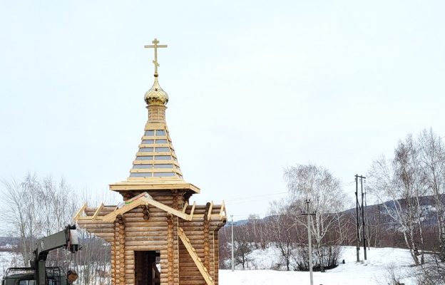 В Юрьевце освятили купол и крест часовни.