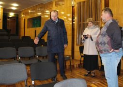 27 сентября глава администрации Дзержинска Виктор Нестеров провел выездное совещание по объектам социальной