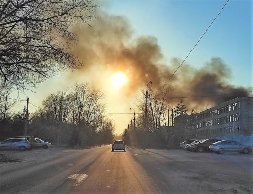 Дзержинские пожарные назвали причины возгорания на заводах.