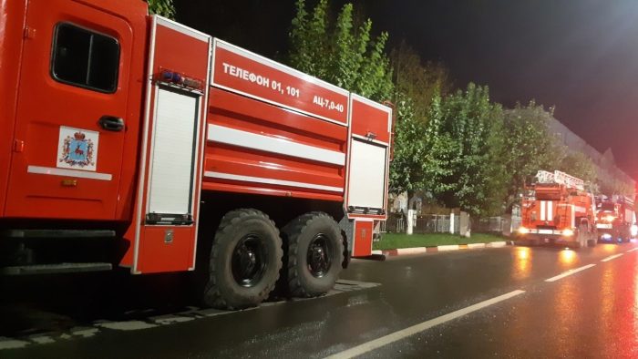 В Дзержинске в одном из домов произошел пожар.