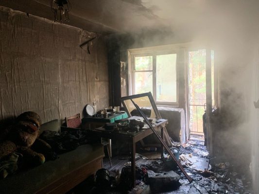 В Володарском районе из-за пожара в доме эвакуировали жильцов.