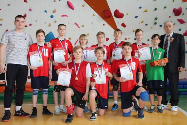 Дзержинские волейболисты одержали победу в домашнем матче.