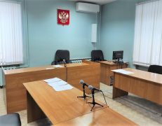 В Дзержинске завершилось слушание дела в отношении директора школы.