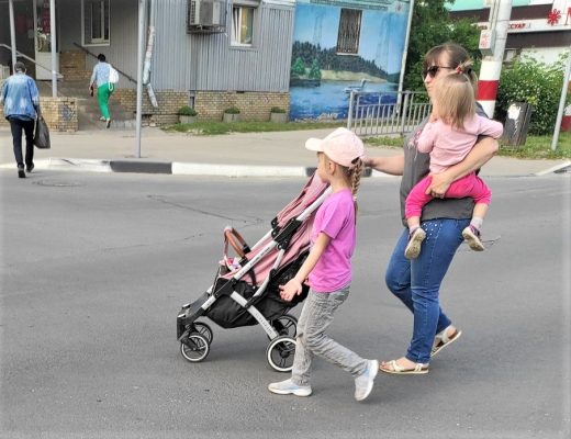 В России предложили расширить статус многодетной семьи.
