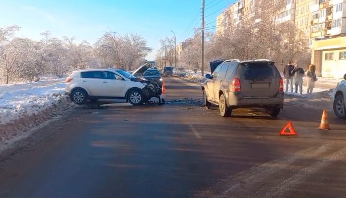 В Дзержинске в автоаварии пострадала женщина.