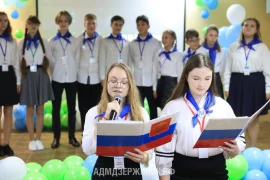 Дзержинских школьников посвятили в "менделеевцы".