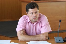 В минувшую пятницу депутат Городской думы Сергей Попов поздравил с 90-летним юбилеем жительницу Дзержинска Александру Максимовну Отдельнову.