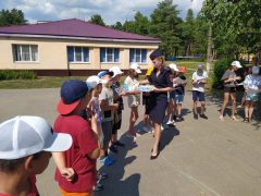 Сотрудники Дзержинской Госавтоинспекции провели конкурс детских рисунков в летнем оздоровительном лагере.