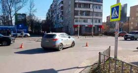 В Дзержинске двух женщин на "зебре" сбил автомобиль.