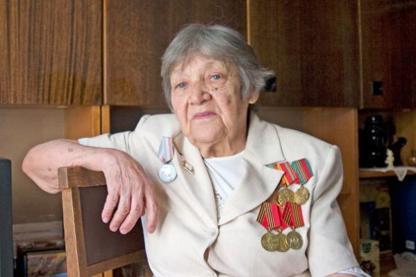 24 августа Нине Федоровне Карповой - бывшей учительнице французского языка из школы № 2 - исполнилось 95 лет. За ее плечами - Великая война