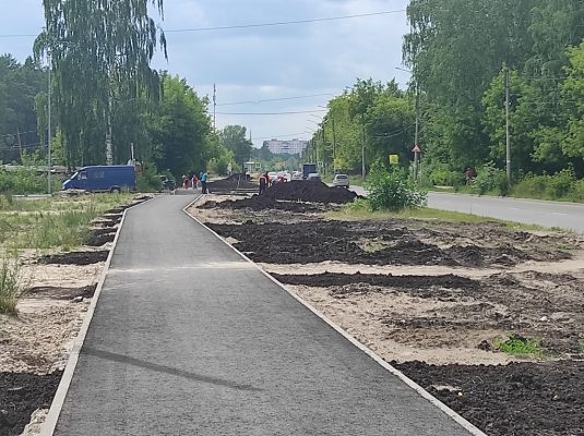 В Дзержинске завершается строительство очередного участка велодорожки.