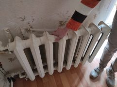 В Дзержинске в связи с аварийными работами в ряде домов чуть теплые батареи.