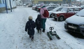 Как в Дзержинске убирают снег и наледь и что об этом думают горожане.