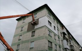В Дзержинске управляющие компании отремонтировали 24 фасада МКД после проверки ГЖИ.