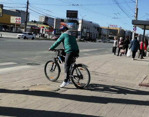 В Дзержинске водителя лишили прав из-за сбитого велосипедиста.