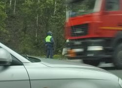В Дзержинске задержан водитель за попытку дать взятку полицейскому.