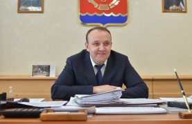 Глава администрации города Виктор Нестеров обещал нам