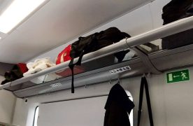Пассажирам возвращают забытые в поездах вещи.
