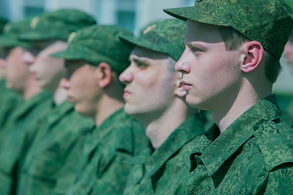 Отправили служить. Военная служба. Военная служба по призыву. Призывники. Военная служба в армии.