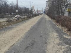 В Дзержинске начали убирать улицы после зимы.