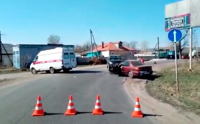 В Володарске столкнулись две иномарки.