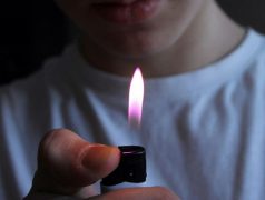 В Нижегородской области планируют запретить продажу зажигалок покупателям младше 18-ти лет.