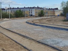 В Дзержинске продолжается строительство дороги к школе №2.