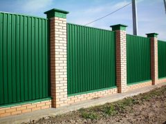 Забор - обязательная составляющая любого облагороженного земельного участка