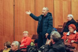  17 ноября 2017 года в Центре развития предпринимательства Дзержинска прошло городское собрание против роста цен за проезд.