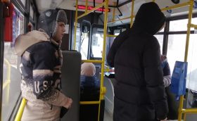 Нижегородцы предпочитают оплачивать проезд в автобусах картами.