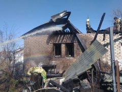 В Володарском районе сгорел жилой дом.