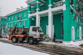 На первом этаже дома № 14 по проспекту Чкалова затеяли грандиозный ремонт
