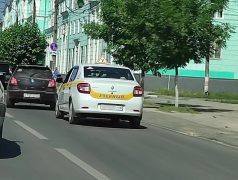 Автошколы России критикуют новые программы по обучению вождению.