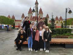 Ученики школы №27 встретили Первомай в столице.