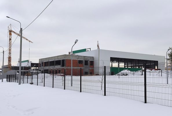 В Дзержинске строительство нового ФОК отстает от графика.