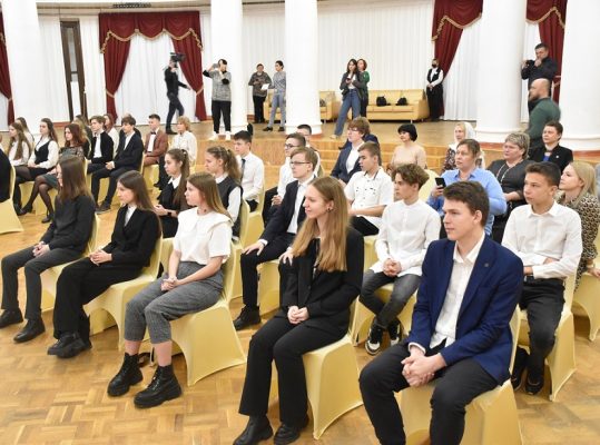 В Дзержинске прошла церемония награждения победителей школьных олимпиад.