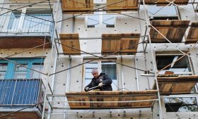 На последнем комитете по ЖКХ Городской думы нынешнего созыва депутаты обсудили сразу несколько важных для города и горожан вопросов: выполнение программы капремонта домов в городе