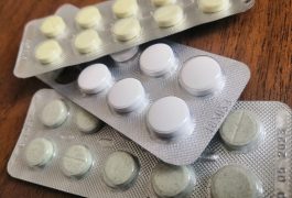 Люди после инфаркта и инсульта смогут получать больше бесплатных лекарств.